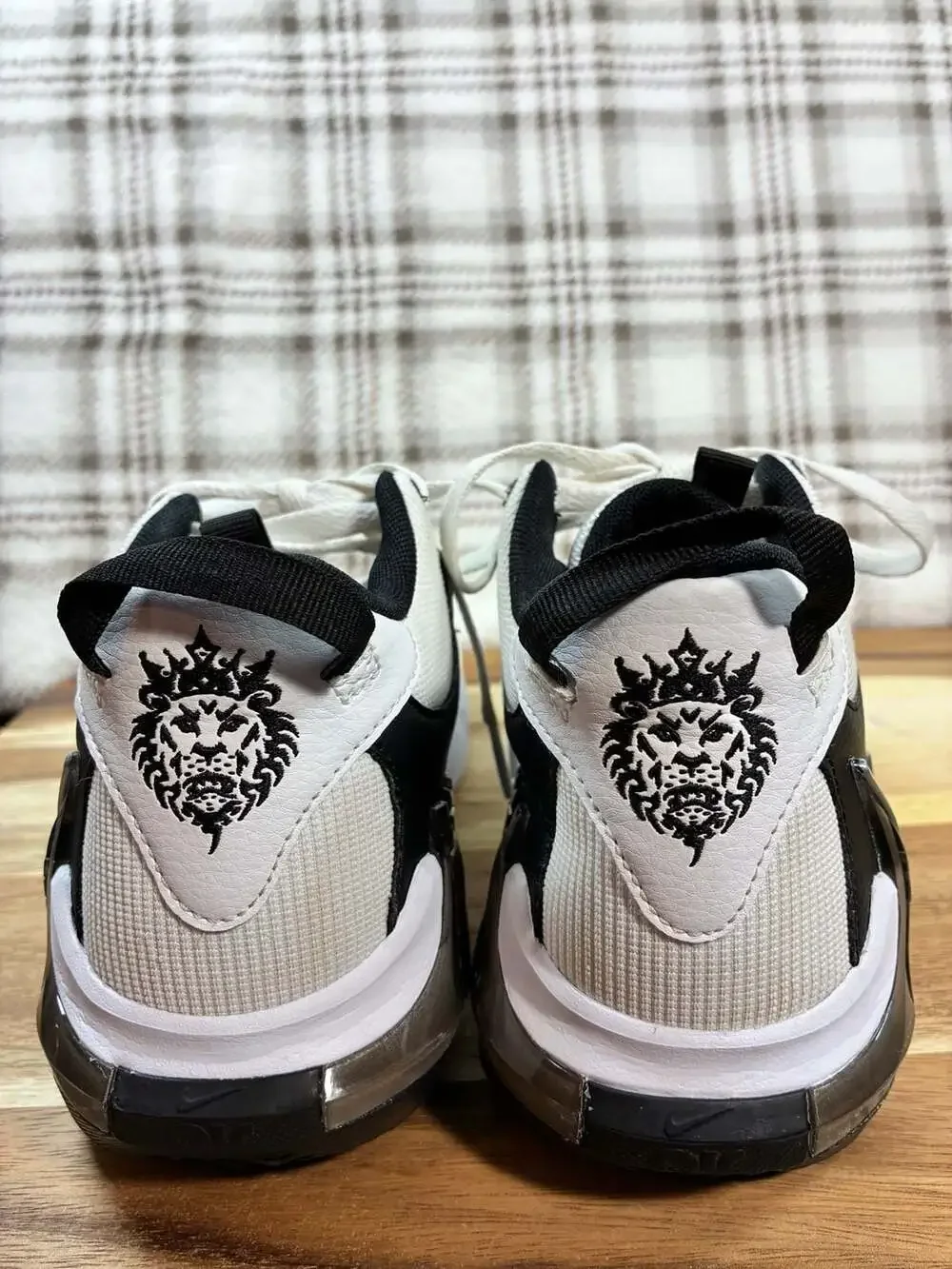 Nike LeBron Witness 7 Basketball Shoes White Black, Size 6Y